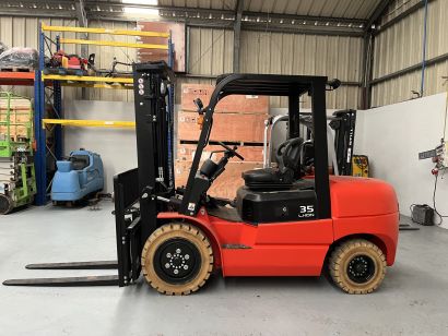Empilhador Elétrico - EFL352