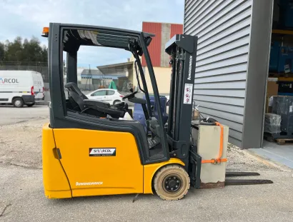 Empilhador elétrico - Jungheinrich EFG 216k [Alugado]
